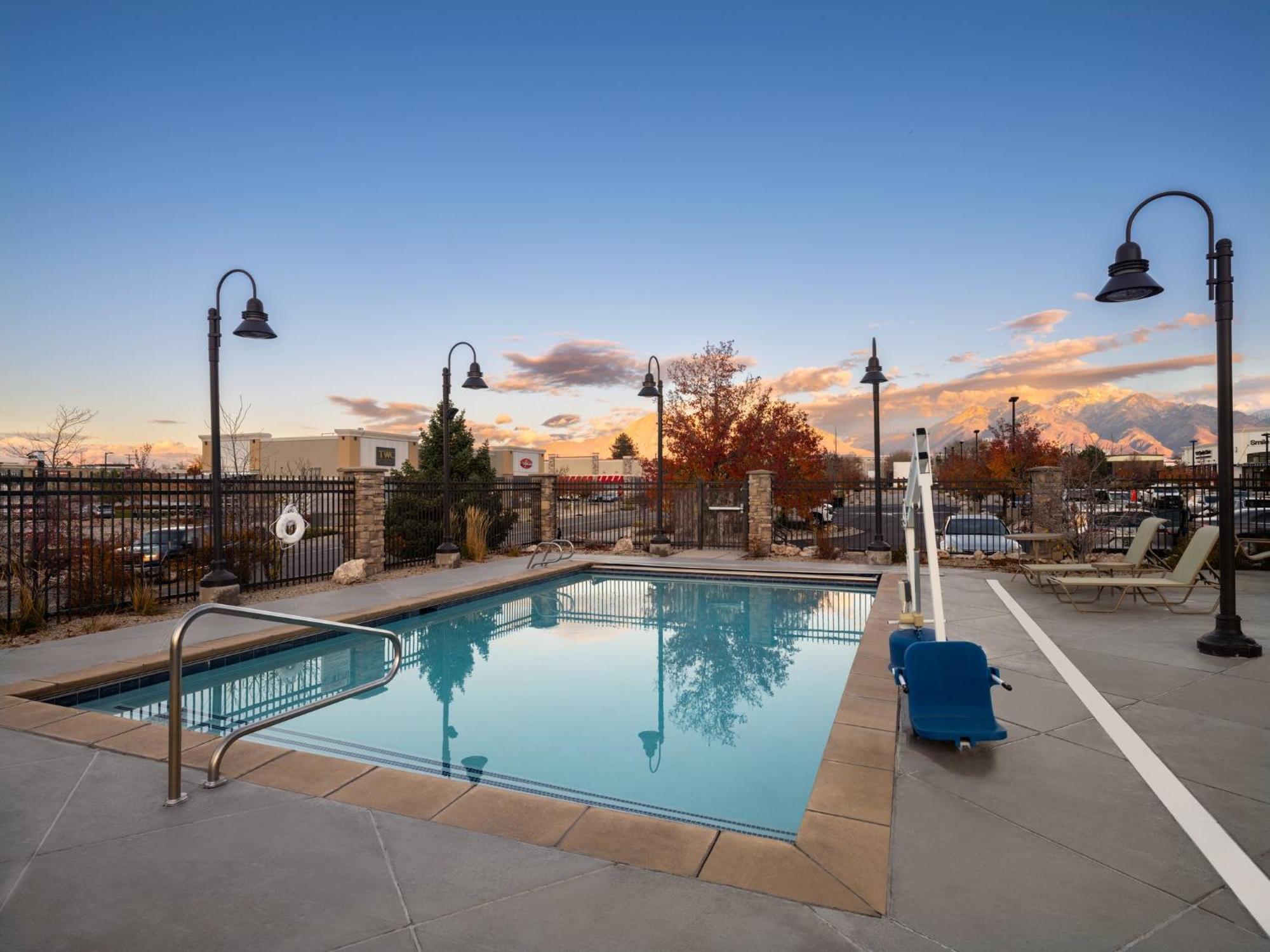 Staybridge Suites Midvale By Ihg Eksteriør billede