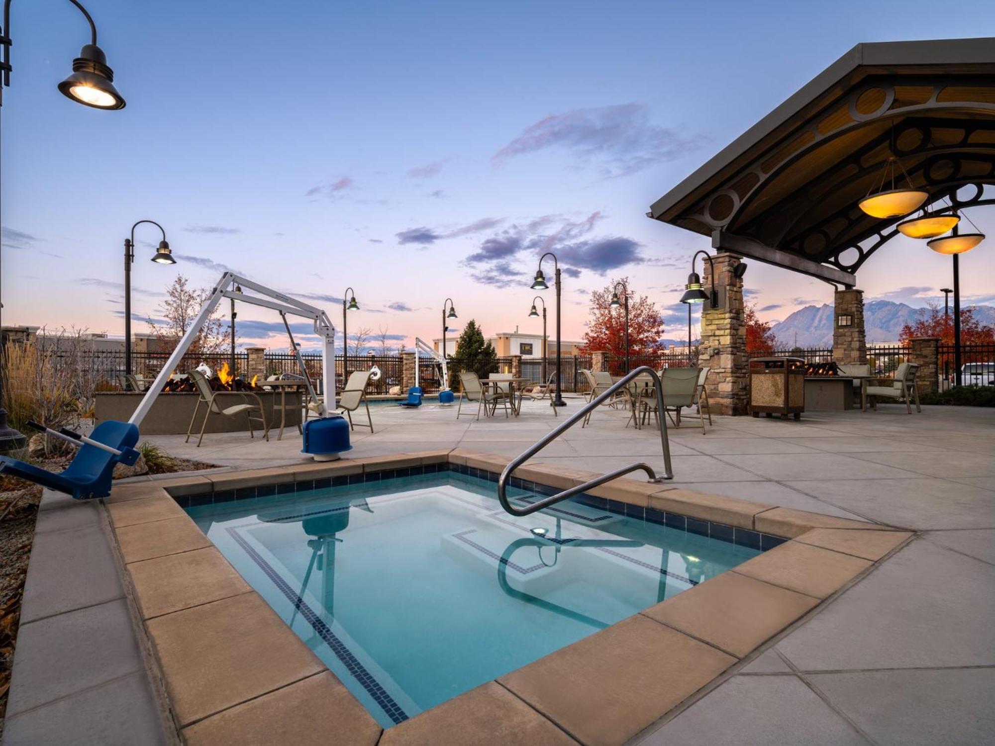Staybridge Suites Midvale By Ihg Eksteriør billede