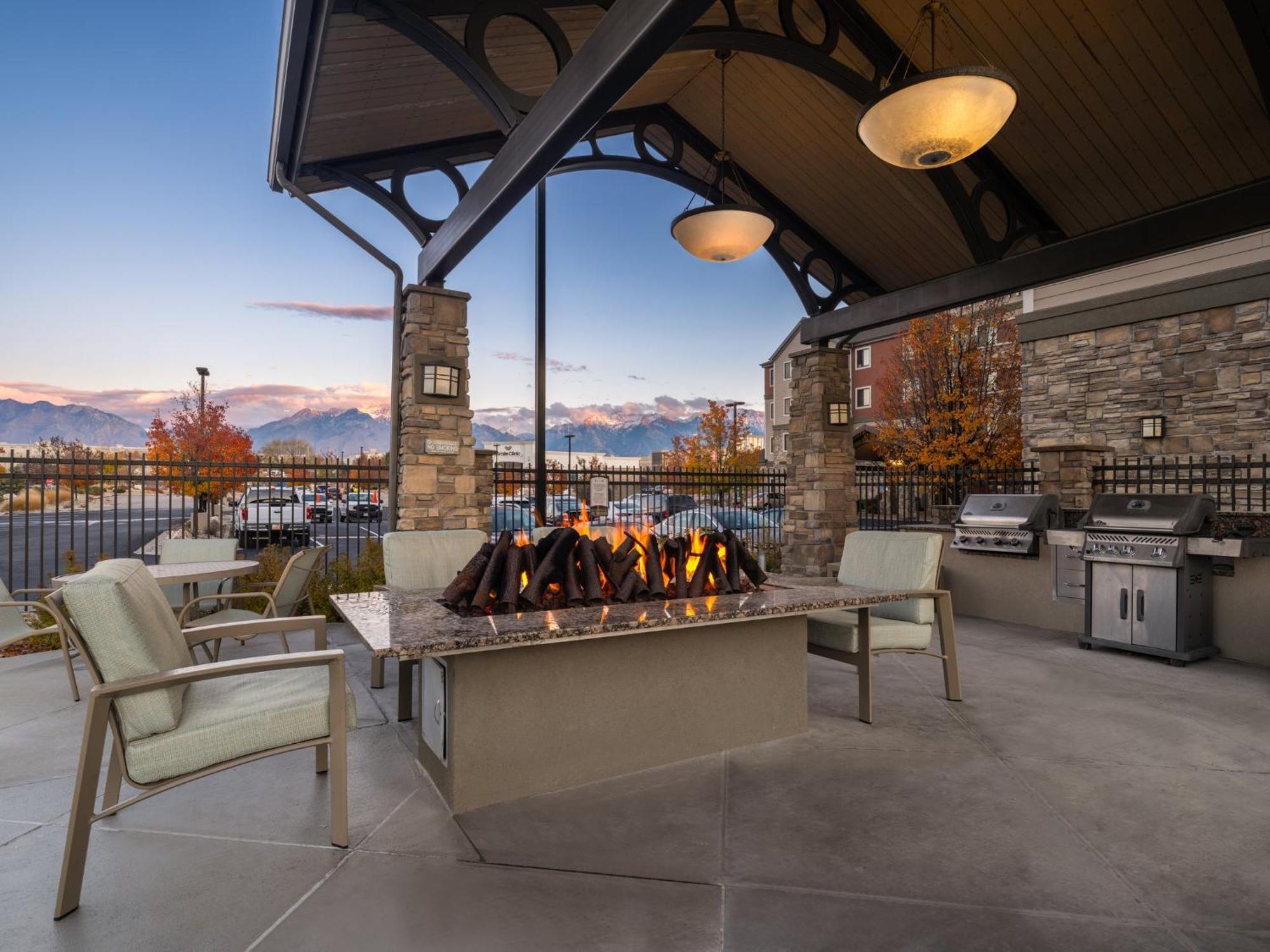 Staybridge Suites Midvale By Ihg Eksteriør billede